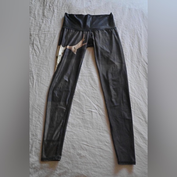 Teeki Yoga Leggings Skull Pattern - Picture 2 of 4